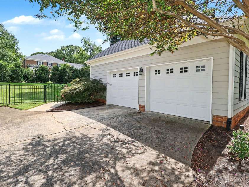 7815 Covey Chase Drive, Charlotte, NC 28210.  MLS# CAR4423401, YatesRealty ID 50870. 