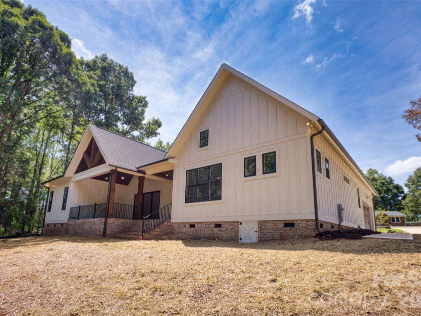 1103 Oakmont Drive, Rock Hill, SC 29732.  MLS# CAR4420882, YatesRealty ID 50872. 