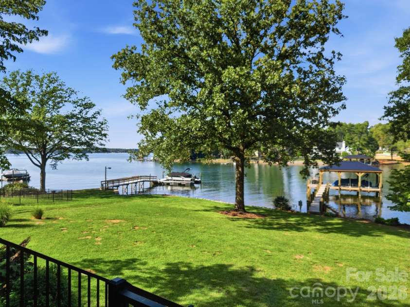 132 Lucent Lane, Mooresville, NC 28117.  MLS# CAR4424508, YatesRealty ID 50874. 