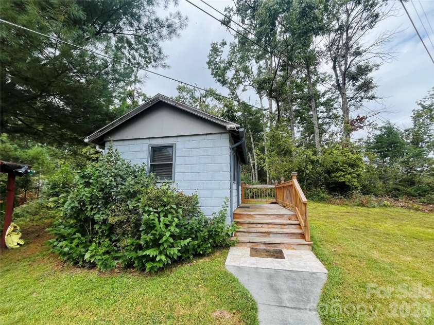 74 Vaughn Road, Spruce Pine, NC 28777.  MLS# CAR4424283, YatesRealty ID 50876. 