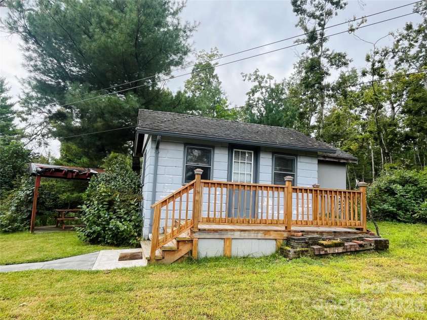 74 Vaughn Road, Spruce Pine, NC 28777.  MLS# CAR4424283, YatesRealty ID 50876. Bonus heated living quarters
