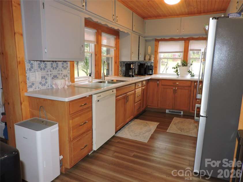 74 Vaughn Road, Spruce Pine, NC 28777.  MLS# CAR4424283, YatesRealty ID 50876. Cute Kitchen