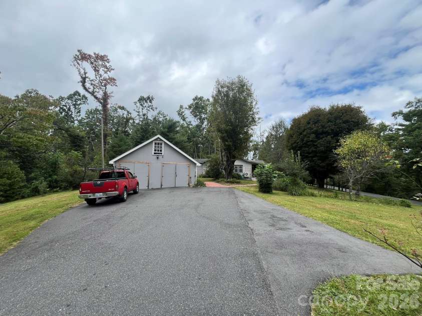 74 Vaughn Road, Spruce Pine, NC 28777.  MLS# CAR4424283, YatesRealty ID 50876. Lots of parking space!