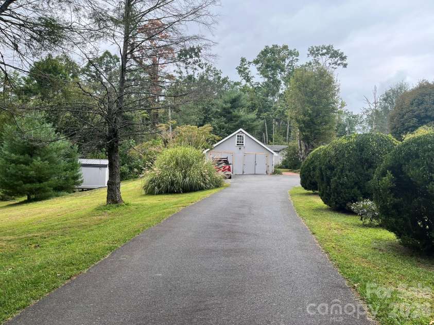 74 Vaughn Road, Spruce Pine, NC 28777.  MLS# CAR4424283, YatesRealty ID 50876. Nice paved driveway