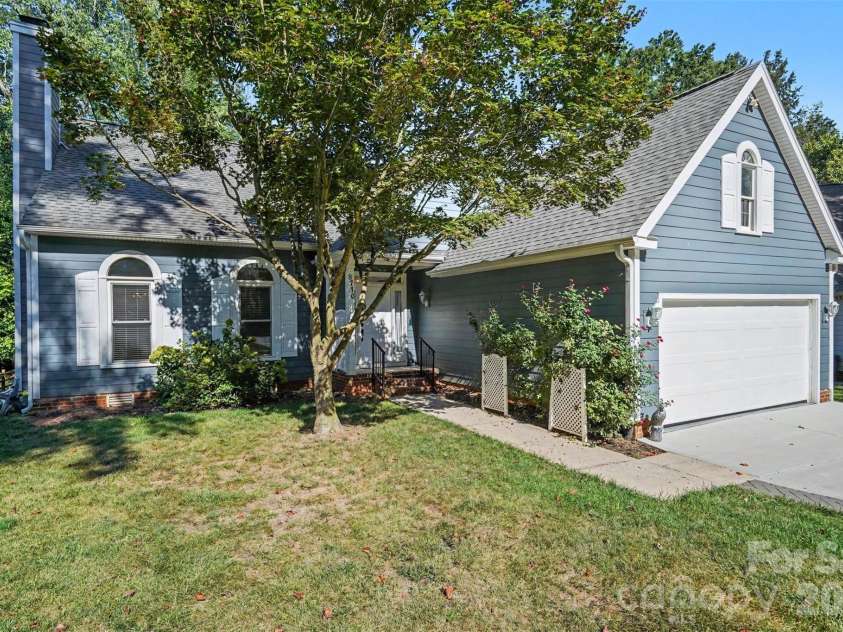 8710 Twin Trail Drive, Huntersville, NC 28078.  MLS# CAR4419828, YatesRealty ID 50878. 