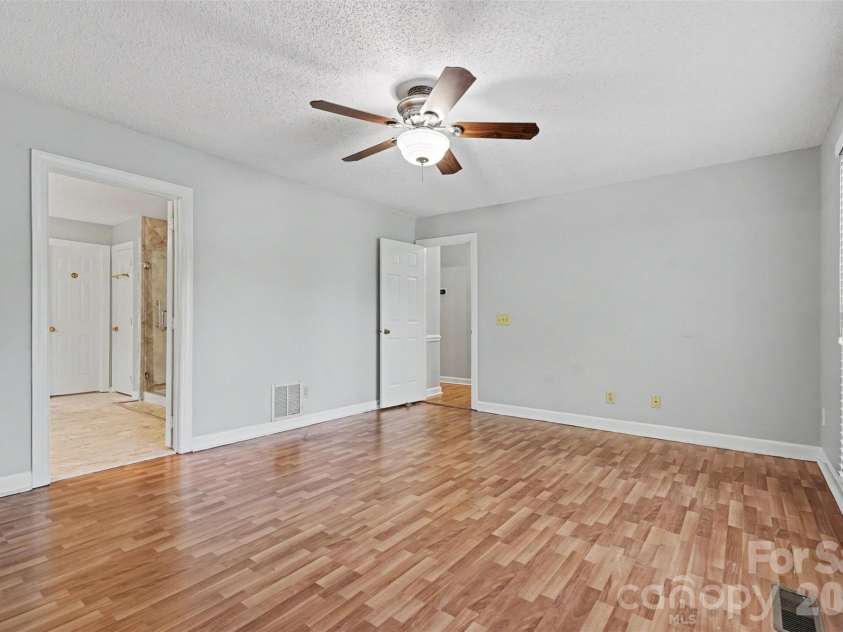 8710 Twin Trail Drive, Huntersville, NC 28078.  MLS# CAR4419828, YatesRealty ID 50878. 