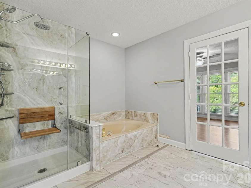 8710 Twin Trail Drive, Huntersville, NC 28078.  MLS# CAR4419828, YatesRealty ID 50878. 