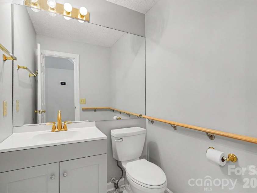 8710 Twin Trail Drive, Huntersville, NC 28078.  MLS# CAR4419828, YatesRealty ID 50878. 