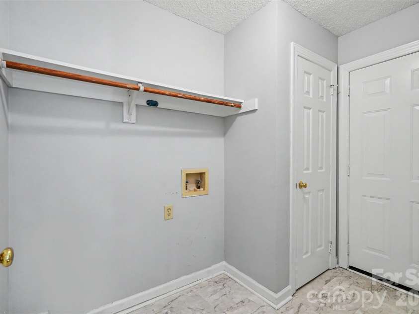 8710 Twin Trail Drive, Huntersville, NC 28078.  MLS# CAR4419828, YatesRealty ID 50878. 