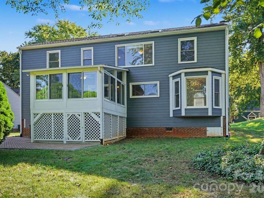 8710 Twin Trail Drive, Huntersville, NC 28078.  MLS# CAR4419828, YatesRealty ID 50878. 