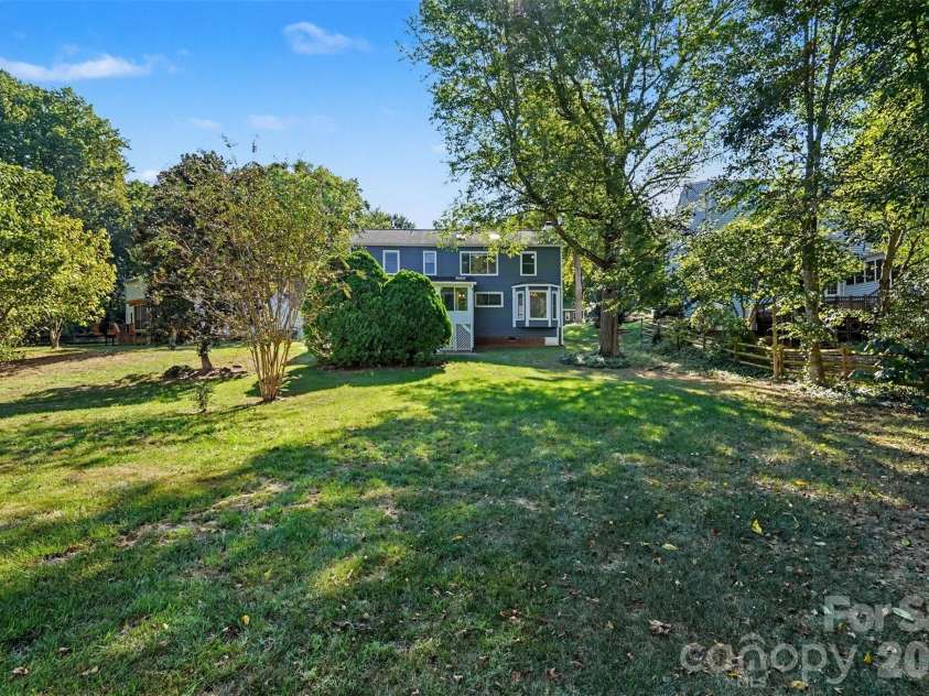8710 Twin Trail Drive, Huntersville, NC 28078.  MLS# CAR4419828, YatesRealty ID 50878. 