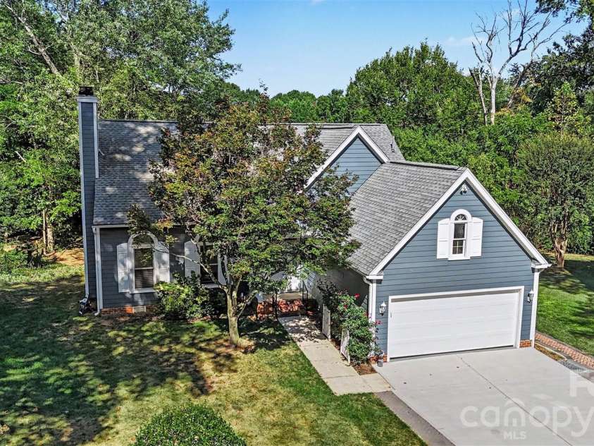 8710 Twin Trail Drive, Huntersville, NC 28078.  MLS# CAR4419828, YatesRealty ID 50878. 