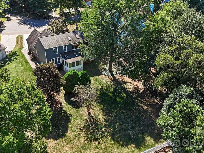 8710 Twin Trail Drive, Huntersville, NC 28078.  MLS# CAR4419828, YatesRealty ID 50878. 