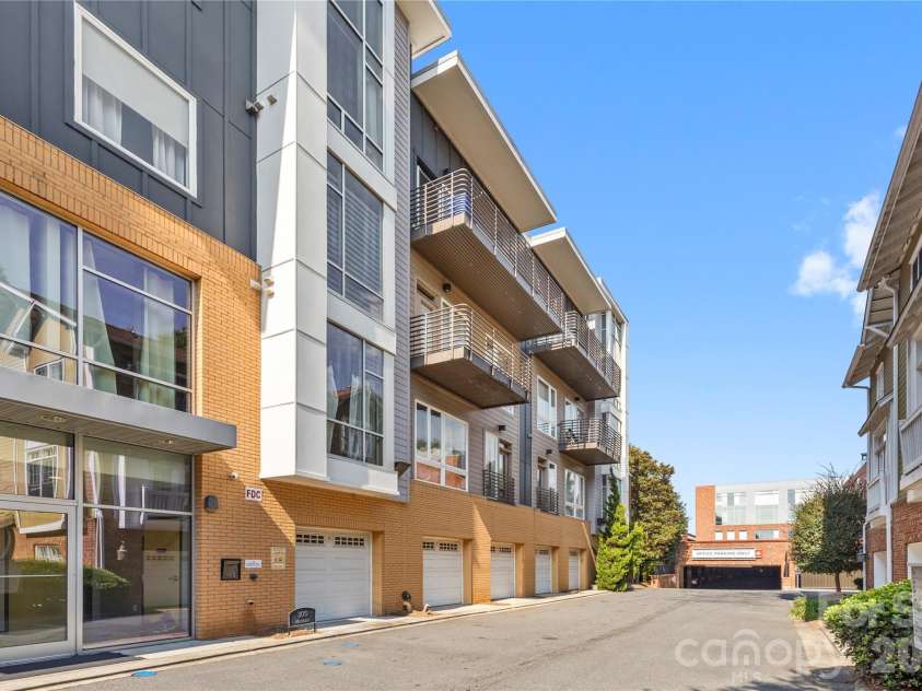 300 Magnolia Avenue, Charlotte, NC 28203.  MLS# CAR4342989, YatesRealty ID 50879. 