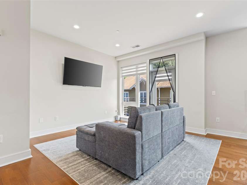 300 Magnolia Avenue, Charlotte, NC 28203.  MLS# CAR4342989, YatesRealty ID 50879. 