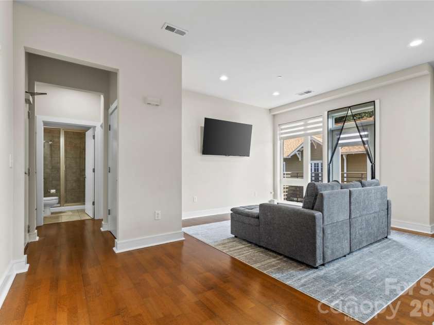 300 Magnolia Avenue, Charlotte, NC 28203.  MLS# CAR4342989, YatesRealty ID 50879. 
