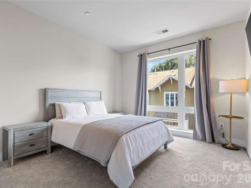 300 Magnolia Avenue, Charlotte, NC 28203.  MLS# CAR4342989, YatesRealty ID 50879. 