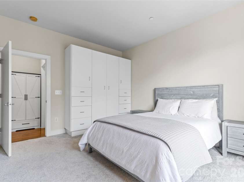 300 Magnolia Avenue, Charlotte, NC 28203.  MLS# CAR4342989, YatesRealty ID 50879. 