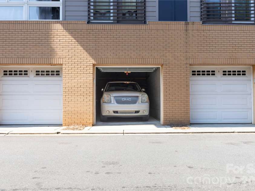 300 Magnolia Avenue, Charlotte, NC 28203.  MLS# CAR4342989, YatesRealty ID 50879. 