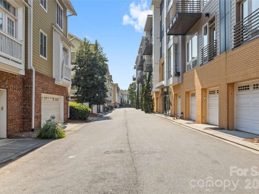 300 Magnolia Avenue, Charlotte, NC 28203.  MLS# CAR4342989, YatesRealty ID 50879. 