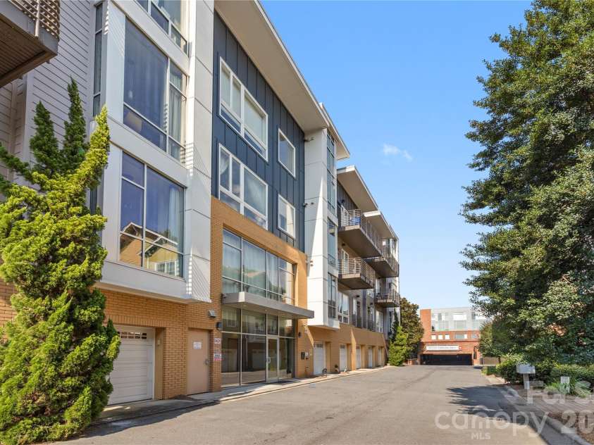 300 Magnolia Avenue, Charlotte, NC 28203.  MLS# CAR4342989, YatesRealty ID 50879. 