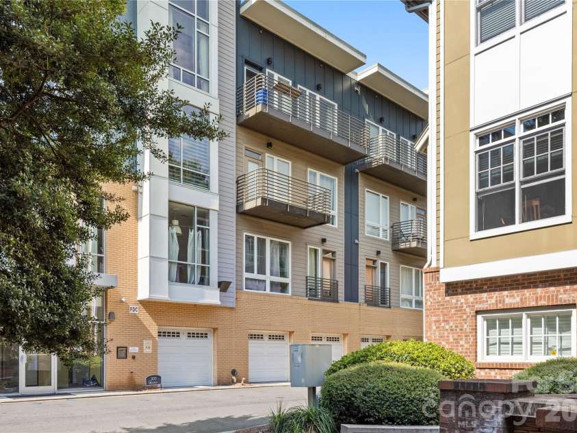 300 Magnolia Avenue, Charlotte, NC 28203.  MLS# CAR4342989, YatesRealty ID 50879. 