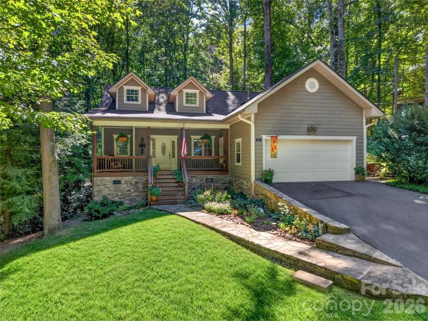 427 Locust Drive, Maggie Valley, NC 28751.  MLS# CAR4424585, YatesRealty ID 50881. 