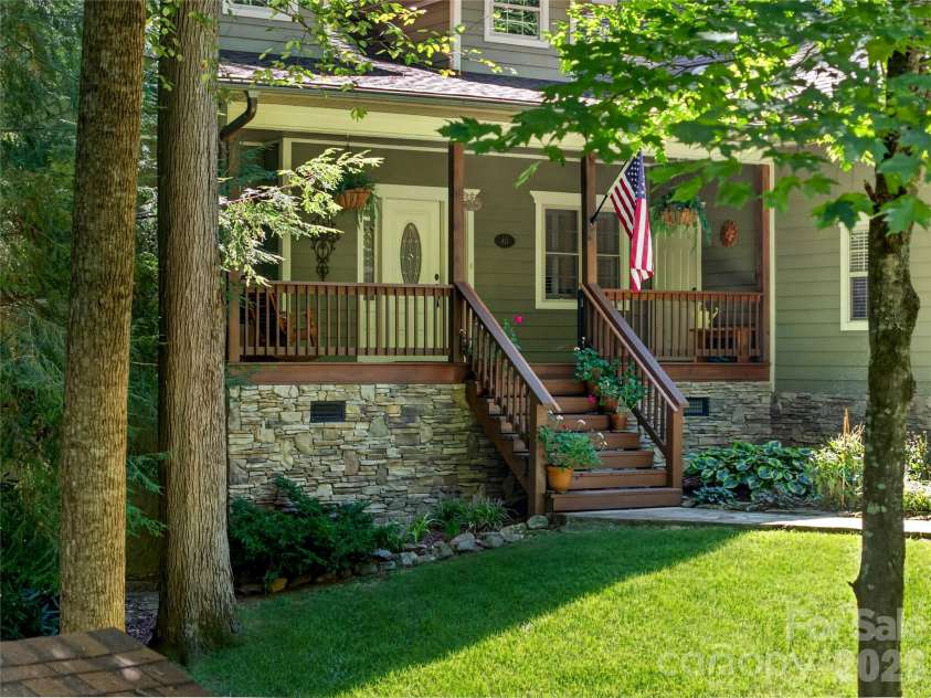 427 Locust Drive, Maggie Valley, NC 28751.  MLS# CAR4424585, YatesRealty ID 50881. 