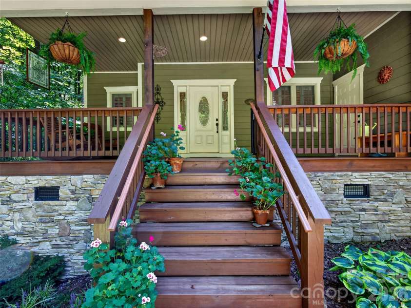 427 Locust Drive, Maggie Valley, NC 28751.  MLS# CAR4424585, YatesRealty ID 50881. 