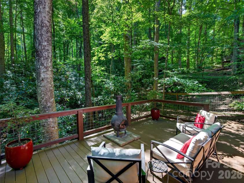 427 Locust Drive, Maggie Valley, NC 28751.  MLS# CAR4424585, YatesRealty ID 50881. 