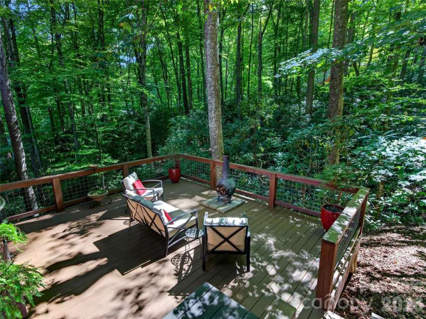 427 Locust Drive, Maggie Valley, NC 28751.  MLS# CAR4424585, YatesRealty ID 50881. 