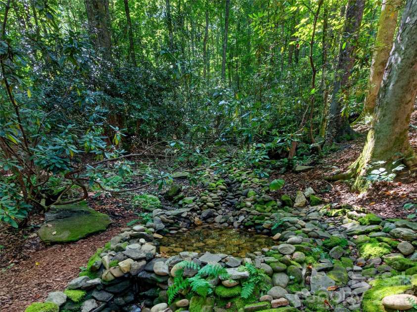 427 Locust Drive, Maggie Valley, NC 28751.  MLS# CAR4424585, YatesRealty ID 50881. 