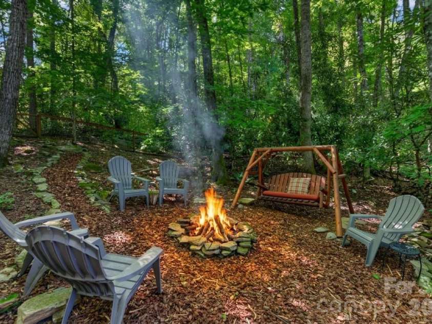 427 Locust Drive, Maggie Valley, NC 28751.  MLS# CAR4424585, YatesRealty ID 50881. 