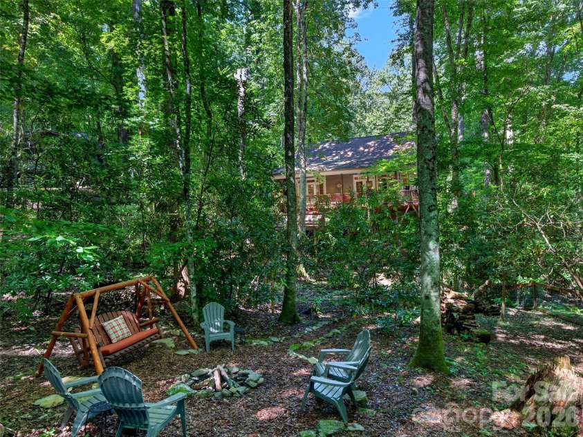 427 Locust Drive, Maggie Valley, NC 28751.  MLS# CAR4424585, YatesRealty ID 50881. 