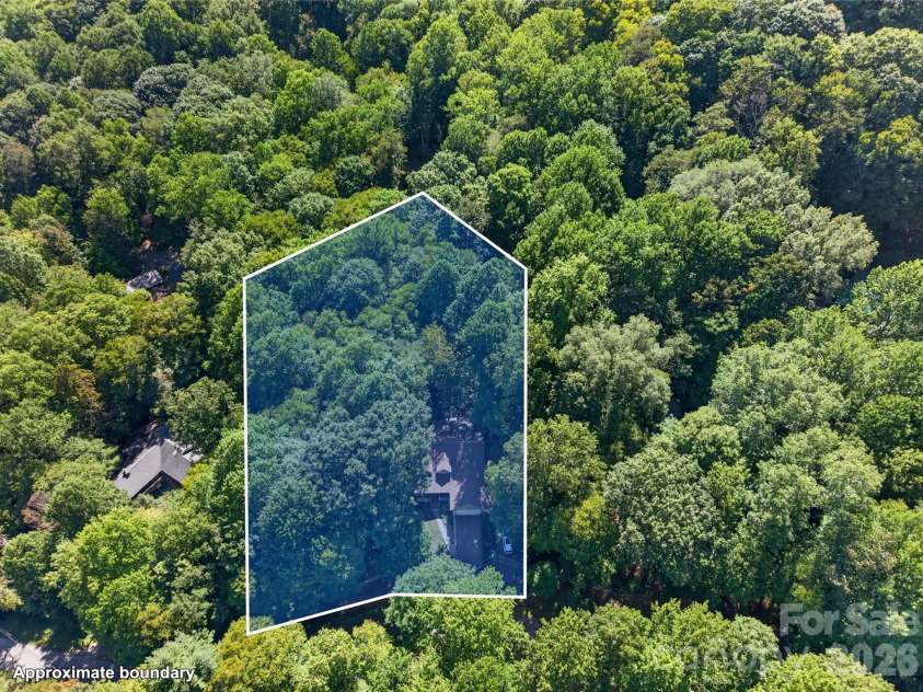 427 Locust Drive, Maggie Valley, NC 28751.  MLS# CAR4424585, YatesRealty ID 50881. 