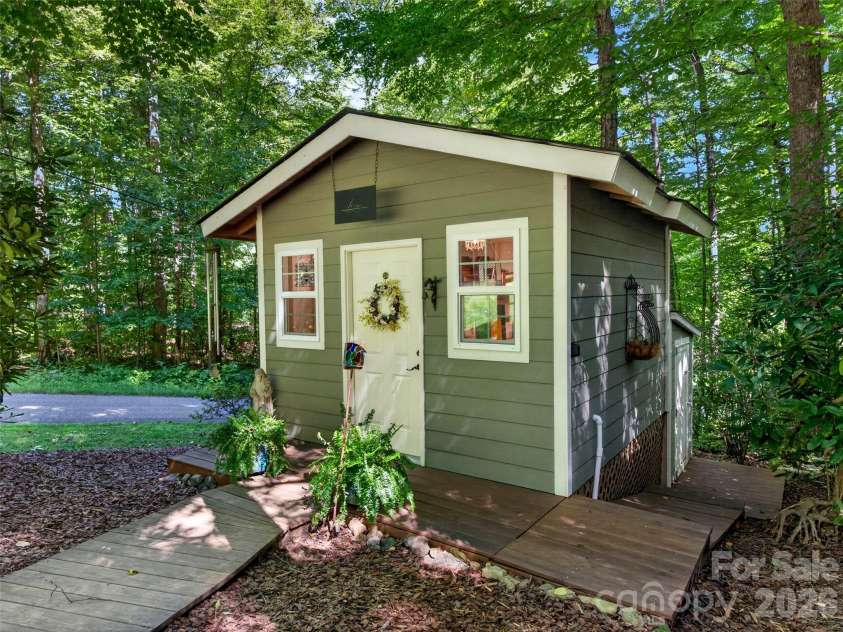 427 Locust Drive, Maggie Valley, NC 28751.  MLS# CAR4424585, YatesRealty ID 50881. Workshop/Studio