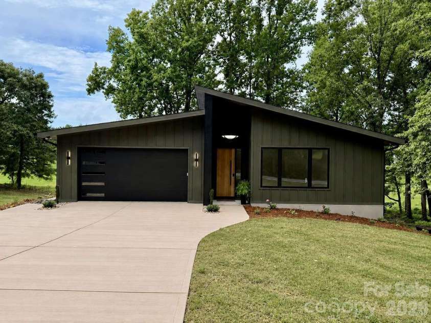 291 Falls Avenue, Granite Falls, NC 28630.  MLS# CAR4424767, YatesRealty ID 50884. 