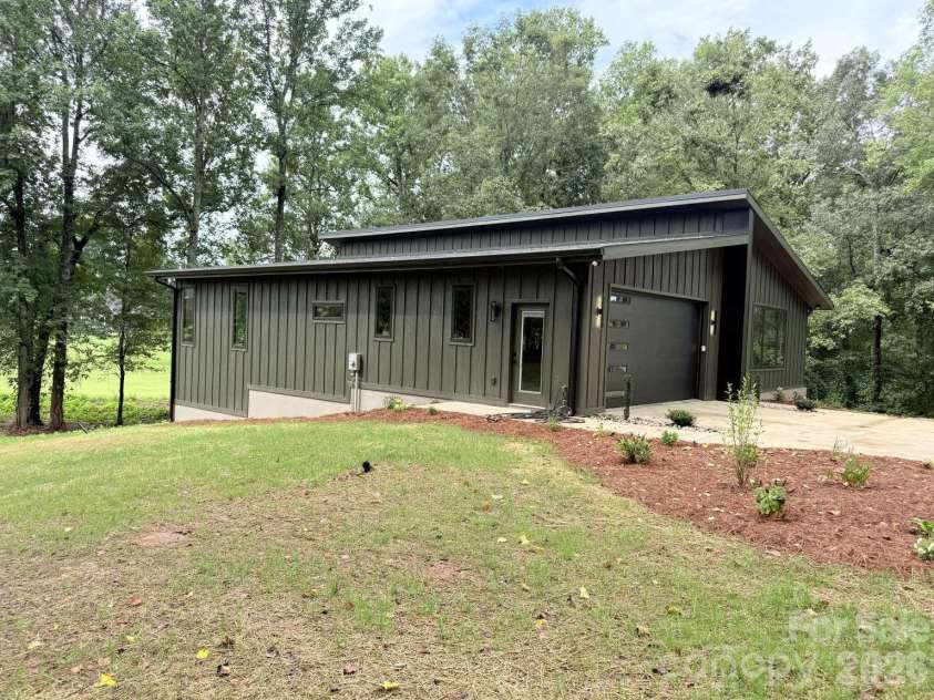 291 Falls Avenue, Granite Falls, NC 28630.  MLS# CAR4424767, YatesRealty ID 50884. 