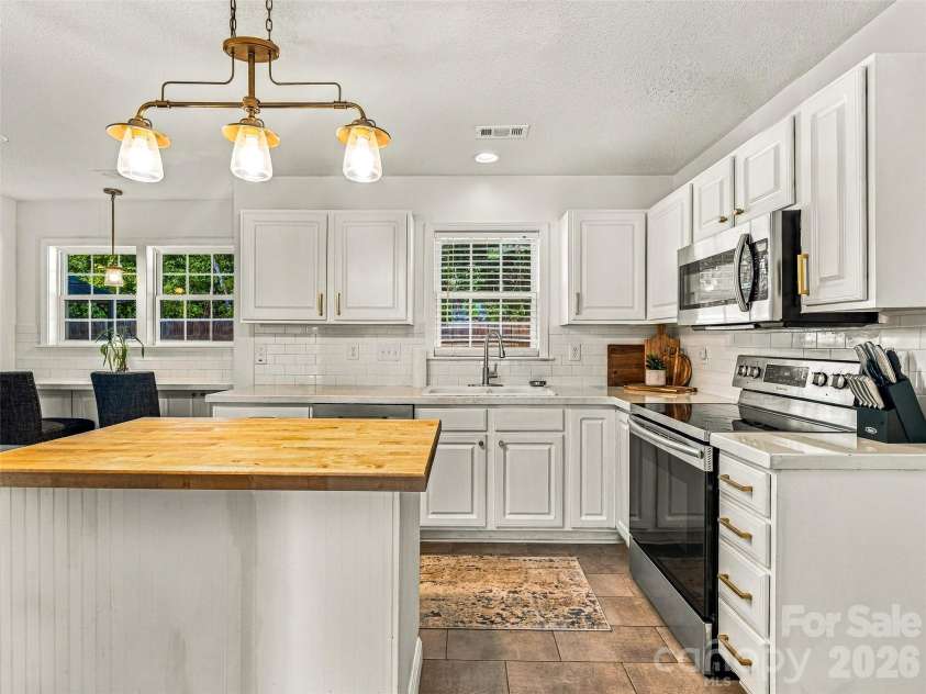 57 Sunberry Trail, Fletcher, NC 28732.  MLS# CAR4424572, YatesRealty ID 50885. 