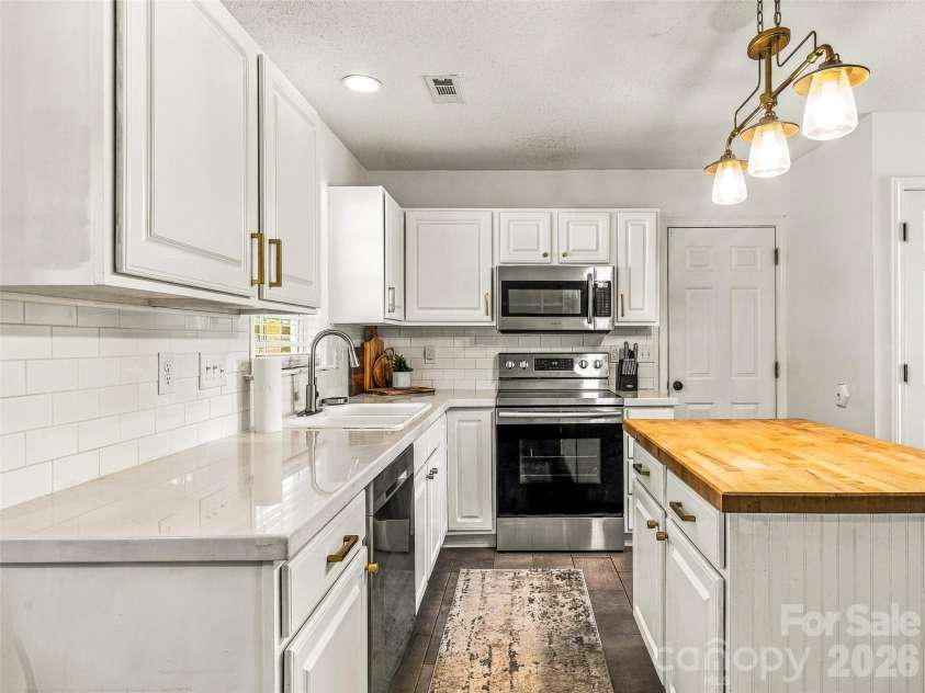 57 Sunberry Trail, Fletcher, NC 28732.  MLS# CAR4424572, YatesRealty ID 50885. 