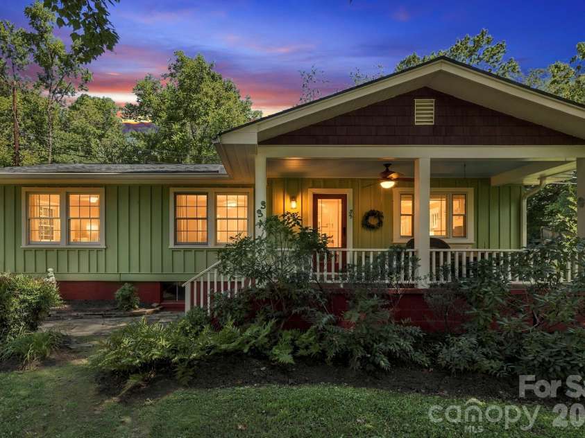 33 Pinecroft Road, Asheville, NC 28804.  MLS# CAR4423125, YatesRealty ID 50886. 