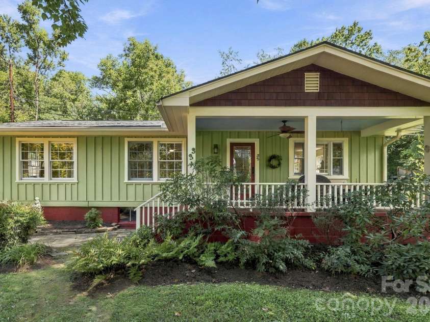 33 Pinecroft Road, Asheville, NC 28804.  MLS# CAR4423125, YatesRealty ID 50886. 
