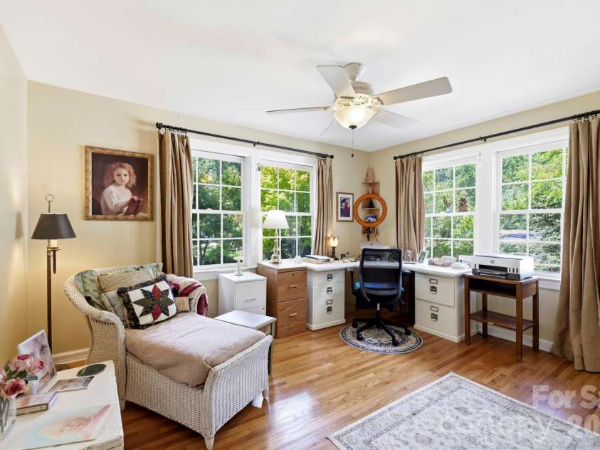 33 Pinecroft Road, Asheville, NC 28804.  MLS# CAR4423125, YatesRealty ID 50886. 