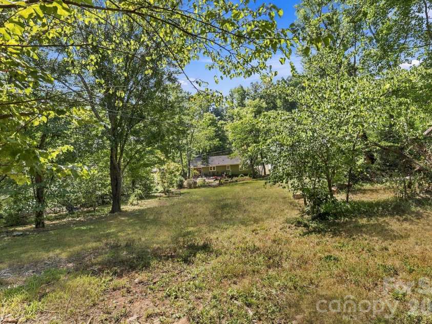 33 Pinecroft Road, Asheville, NC 28804.  MLS# CAR4423125, YatesRealty ID 50886. 