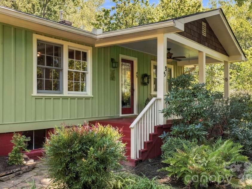 33 Pinecroft Road, Asheville, NC 28804.  MLS# CAR4423125, YatesRealty ID 50886. 