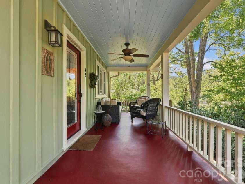 33 Pinecroft Road, Asheville, NC 28804.  MLS# CAR4423125, YatesRealty ID 50886. 