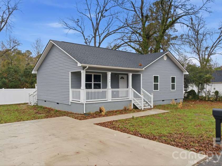 109 Haddock Road, Orangeburg, SC 29115.  MLS# CAR4409042, YatesRealty ID 50887. 