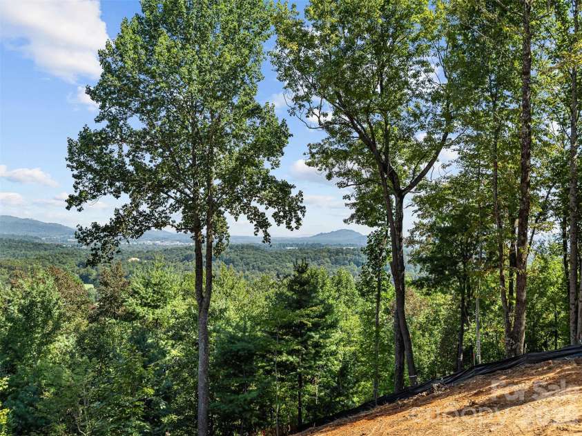 114 Split Rock Trail, Arden, NC 28704.  MLS# CAR4423684, YatesRealty ID 50888. 