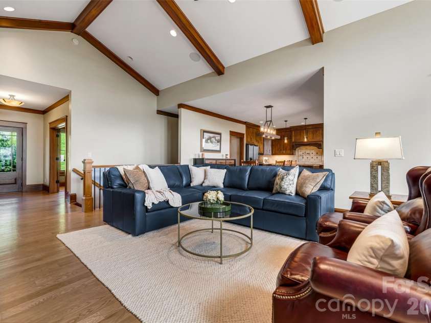 320 Summerset Drive, Hendersonville, NC 28792.  MLS# CAR4409417, YatesRealty ID 50892. 