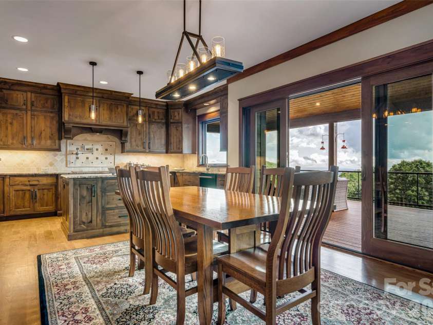 320 Summerset Drive, Hendersonville, NC 28792.  MLS# CAR4409417, YatesRealty ID 50892. 